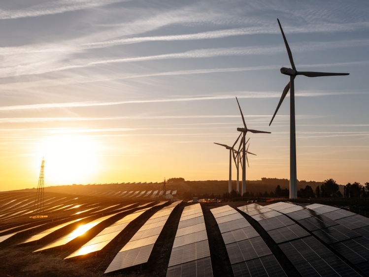 EDP Renewables inauguruje nowy hybrydowy projekt energii słonecznej i wiatrowej w Portugalii